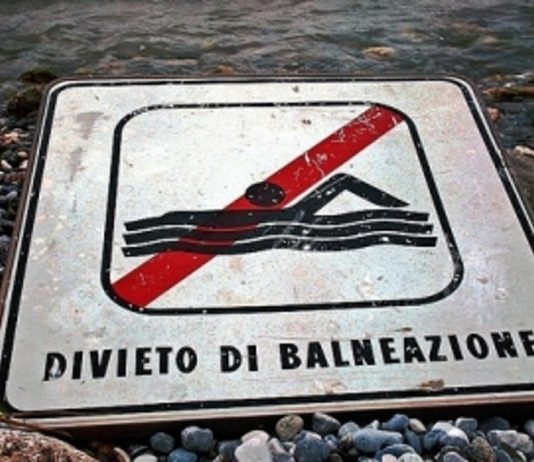 Divieto di balneazione: torna la bandiera nera a Battipaglia