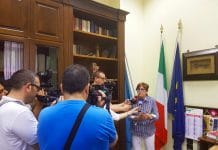 Alba, sit-in al Comune. Francese: “Disegno politico per destabilizzarci” alba