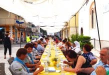 Tavolata antirazzista a Battipaglia: oltre 200 persone abbattono i muri tavolata