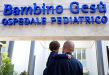 Bimba di 2 anni vince la sua sfida contro la retinoblastoma retinoblastoma