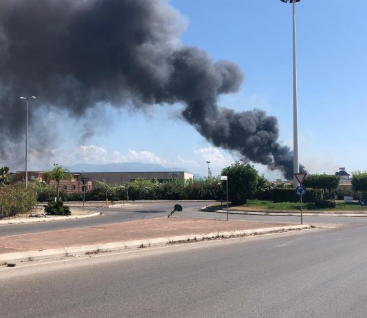 Voc e diossina: il rogo di Battipaglia rischia di danneggiare Eboli Incendio
