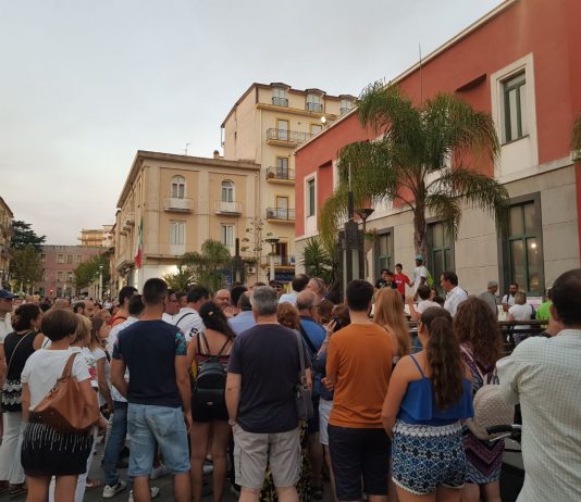 Disastro ambientale: ‘Flash mob’ di protesta davanti al Comune flash mob