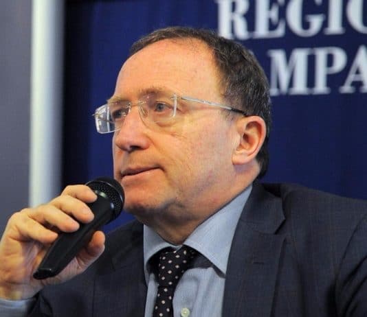 5 giorni dopo il rogo la Regione chiude la gara per la rimozione di ecoballe ecoballe