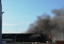 Battipaglia a fuoco: incendio all’azienda di smaltimento gomme MGM Battipaglia