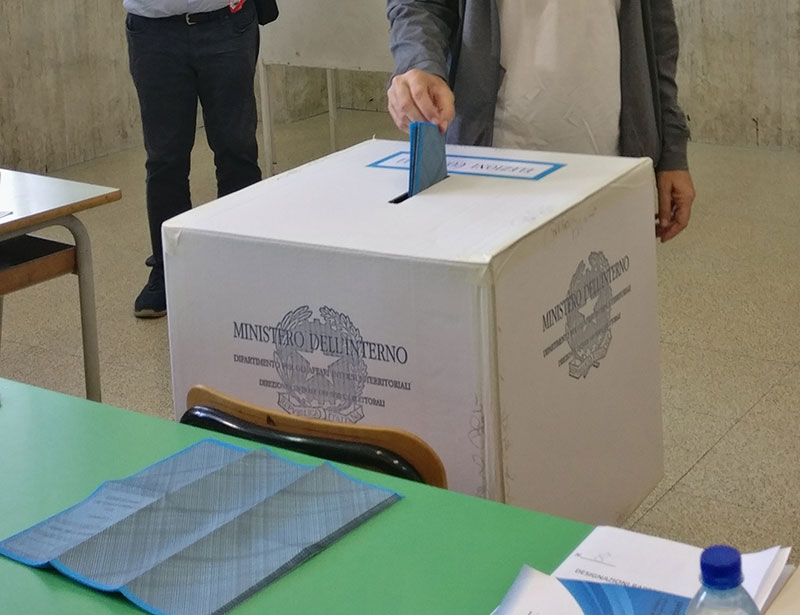 Risultati immagini per SEGGIO ELETTORALE