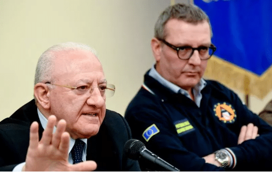 De Luca chiude tutti in casa fino a Pasqua