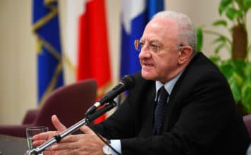 Coronavirus, De Luca annuncia: “Al sud i prossimi 10 giorni un inferno” Vincenzo De Luca scuole