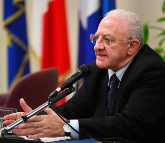 Riapertura barbieri, pressing sulla Regione: sindaci e Anci scrivono a De Luca Vincenzo De Luca scuole