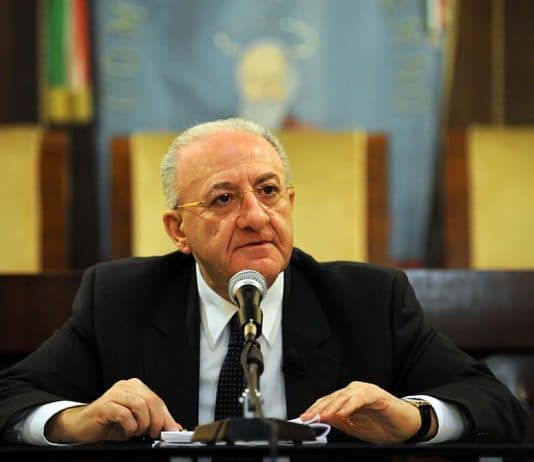 Stretta di De Luca alla Movida: vietata la vendita di alcolici da asporto dopo le 22 Vincenzo De Luca Scuole