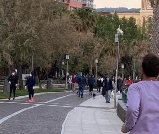 ‘Runners’ per un giorno: De Luca ferma tutto. Sarà vietato fare ‘jogging’ jogging salerno