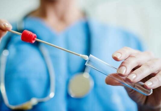 I tamponi si tingono di giallo: c’è un’inchiesta della Procura e un’interrogazione parlamentare tamponi