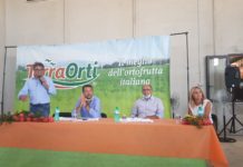 Matteo Salvini fa un patto con gli agricoltori della Piana del Sele matteo salvini eboli