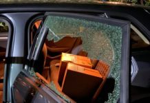 Regionali, clima avvelenato. Atti vandalici durante un incontro elettorale per Buonomo (Pd) michele buonomo vetri rotti