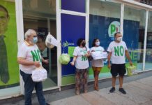 Battipaglia, blitz ambientalista: sacchetti di rifiuti consegnati ai candidati rifiuti picarone