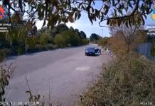 Sacchetti selvaggi, le telecamere incastrano gli incivili: fioccano le multe Rifiuti abbandonati multe