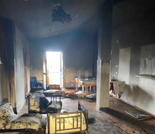 Pontecagnano, 18enne dà fuoco alla “Casa di Pippi” e viene arrestato la casa di pippi