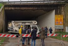 Crollano i calcinacci, sottopasso in direzione Olevano chiuso al traffico