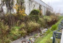 Battipaglia: la discarica è nel canale che costeggia l’autostrada discarica canale autostrada