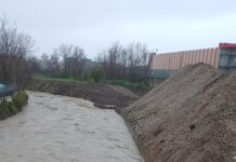 Residui di terra invadono il Tusciano. I residenti: «Ripulite l’area golenale» tusciano battipaglia news