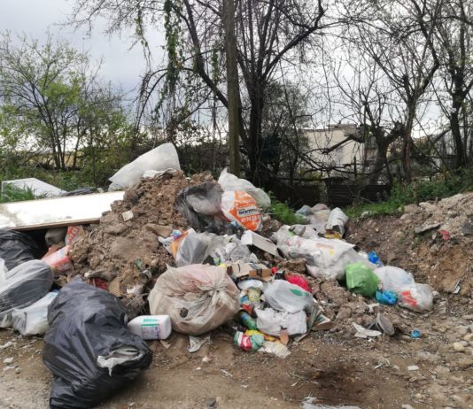 Battipaglia, alle spalle del Cimitero la discarica della vergogna – FOTO discarica cimitero