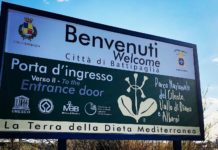 “Porta d’ingresso verso il Cilento”: polemiche sul cartellone a Battipaglia Cilento