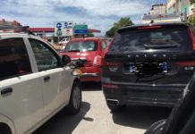 Lavori alla linea elettrica mandano il traffico in tilt: i cittadini protestano Traffico