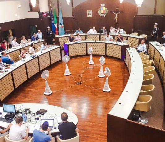 L’opposizione chiama la maggioranza «Dateci la presidenza del Consiglio» opposizione alba consiglio comunale