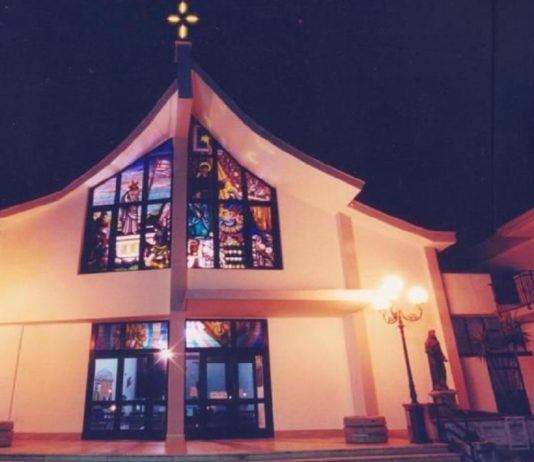 Rione Taverna: Don Fernando Lupo saluta la “Santa Teresa del Bambin Gesù” Don Fernando Lupo