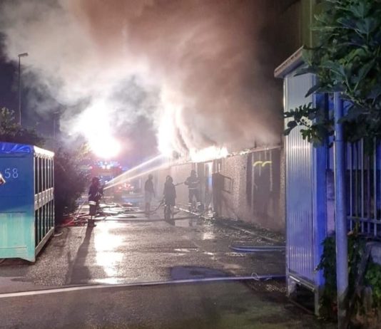 Incendio nella notte: distrutta l’azienda d’abbigliamento “Cantalupo” Cantalupo