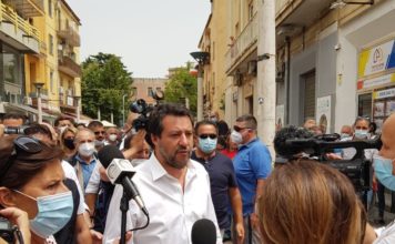 Lega, Salvini a Battipaglia: «Centrodestra unito, superiamo l’egoismo di qualcuno…»