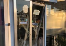 Eboli, ladri irrompono e devastano una pizzeria: rubati otto euro Pizzeria ladri