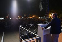 Comizio di chiusura, Visconti commosso: «Mesi durissimi, contro di me macchina del fango» Visconti comizio finale piazza Amendola