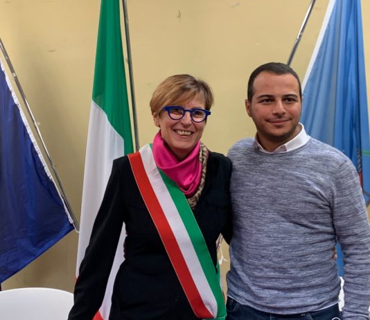 «Intitolate una strada ad Alfredo Borriello»: la proposta di Dario Toriello Cecilia Francese con il consigliere comunale Dario Toriello