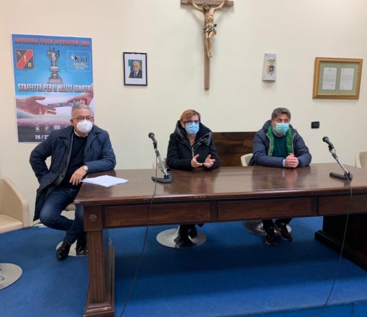 Il Natale arriva in città: domani l’accensione dell’albero in piazza Aldo Moro Natale