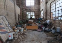 Reportage dall’ex Tabacchificio: rifiuti, tetto scoperto e il cimitero delle auto d’epoca – FOTO reportage tabacchificio battipaglia 25 gennaio 2022