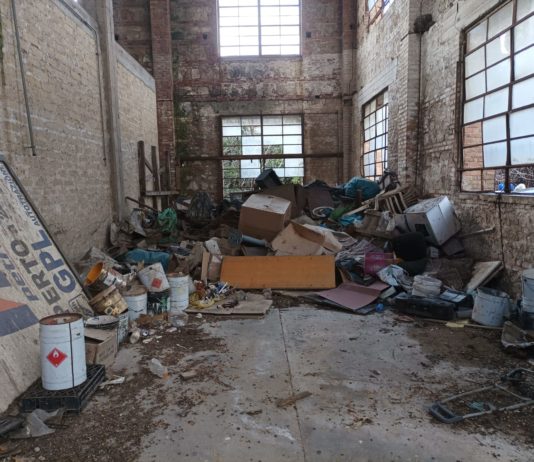 Reportage dall’ex Tabacchificio: rifiuti, tetto scoperto e il cimitero delle auto d’epoca – FOTO reportage tabacchificio battipaglia 25 gennaio 2022