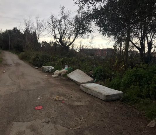 Battipaglia, discarica a cielo aperto in via Marcovaldo – LE FOTO via marcovaldo rifiuti battipaglia