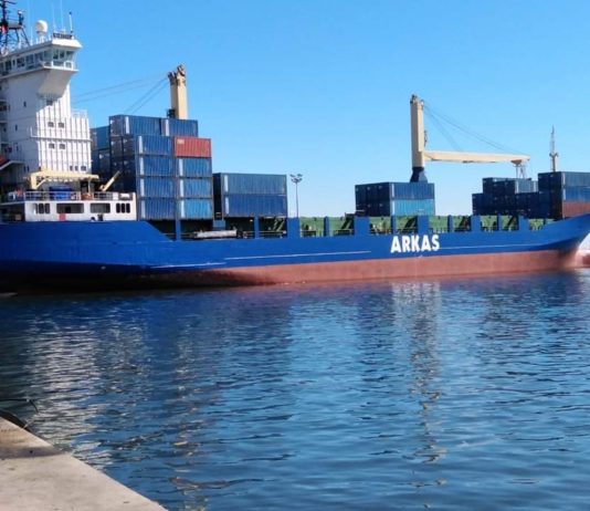 Rifiuti Tunisia-Persano: arrivo a Salerno. Consiglio monotematico a Serre: «In 130mila per dire no» rifiuti persano tunisia nave turca arkas