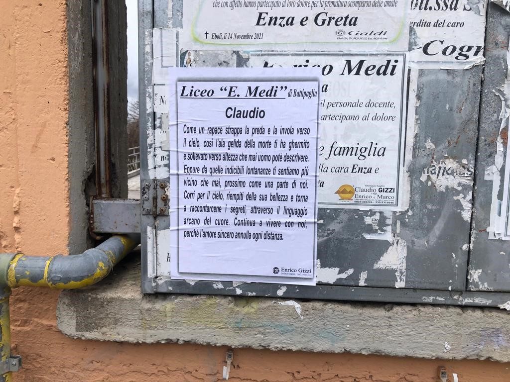 Manifestazioni di cordoglio dal liceo scientifico "Enrico Medi" di Battipaglia, dove Claudio studiava