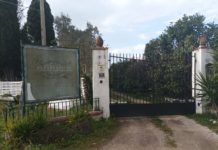 «Chiudo per burocrazia». Strada sbarrata in via Fosso Pioppo, scoppia il caso via fosso pioppo voltapensieri