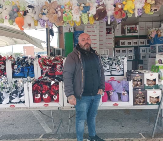 Posteggi, lo sfogo di Falcone: «Costretto a chiudere dopo 50 anni. La parentela con mio zio? Ci parliamo da un mese» franco falcone posteggi fuori mercato