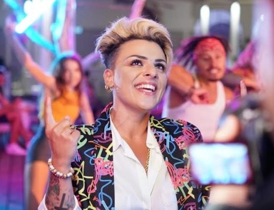 Musica, Danya Kahlo si prepara all’estate con il singolo “Stand by” Danya Kahlo