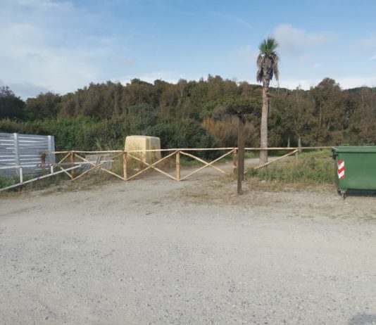 Maxi recinzione a mare al confine tra Eboli e Battipaglia: sos parcheggi Maxi recinzione a mare al confine tra Eboli e Battipaglia: sos parcheggi