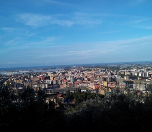 Fuga da Battipaglia, addio ai 50mila residenti: in vent’anni 3mila “partenze” aria pulita popolazione Battipaglia 50.000 abitanti