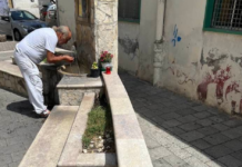 Ripulita la fontana di via Olevano un mese dopo gli atti vandalici via olevano fontana