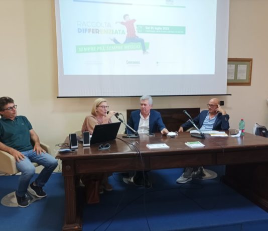 Battipaglia, dal 25 luglio via al nuovo sistema di raccolta differenziata conferenza stampa 12 luglio 2022 alba raccolta rifiuti raccolta differenziata