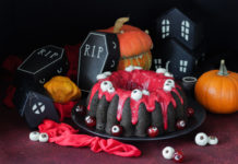 La ricetta: Torta di Halloween con albumi e ribes rosso Torta di Halloween con albumi e ribes rossi