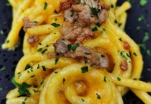 La ricetta: Tonnarelli con salsa di datterini gialli, zafferano e salsiccia Tonnarelli con salsa di datterini gialli, zafferano e salsiccia