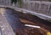 Battipaglia, le acque del Tusciano si colorano di nero: c’è l’indagine tusciano acque nere battipaglia