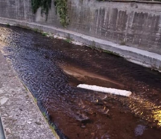 Battipaglia, le acque del Tusciano si colorano di nero: c’è l’indagine tusciano acque nere battipaglia